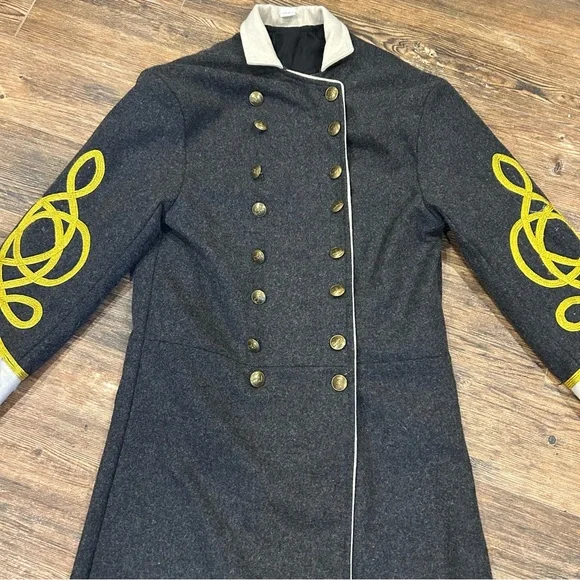 Men's Gray Double-Breasted Coat with Gold Accents - Picture 2 of 8